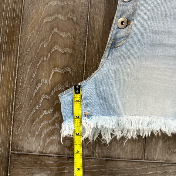 Kendall & Kylie Hipster Short - Picture 11 of 11